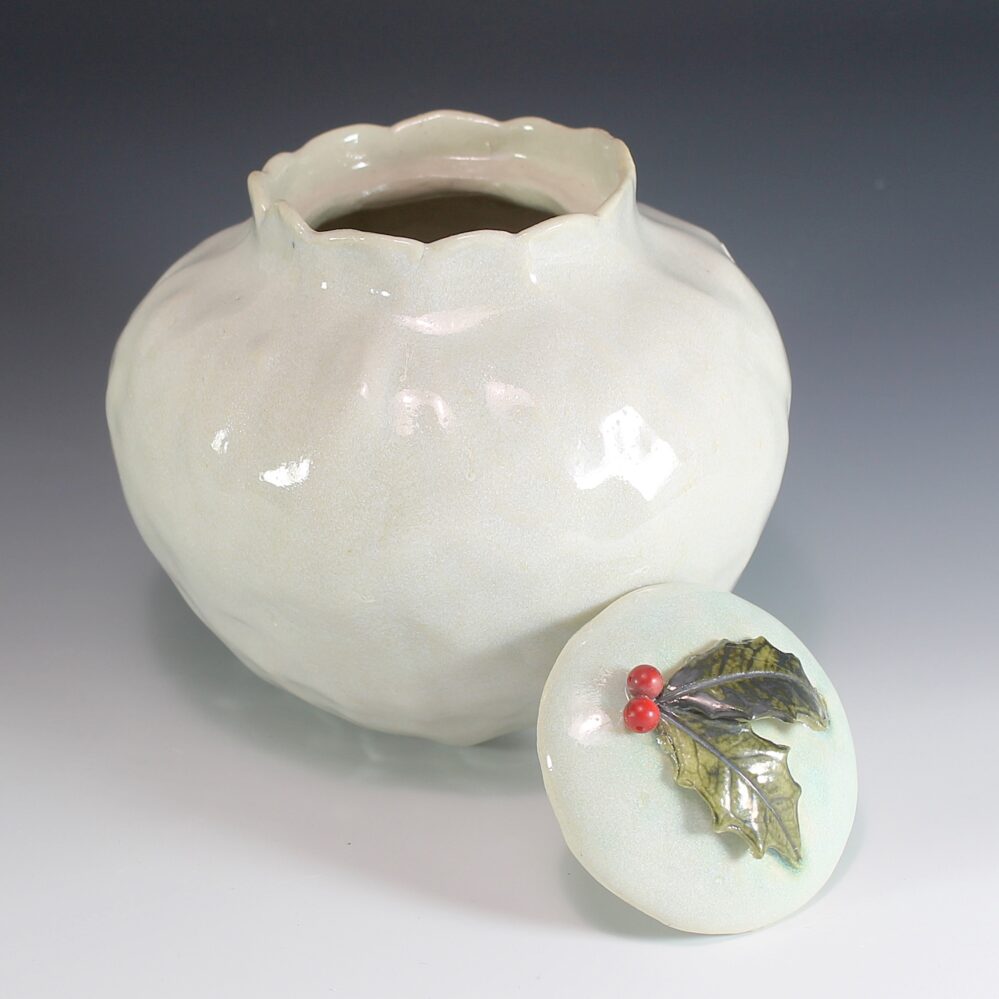 holly leaf porcelain pinch pot
